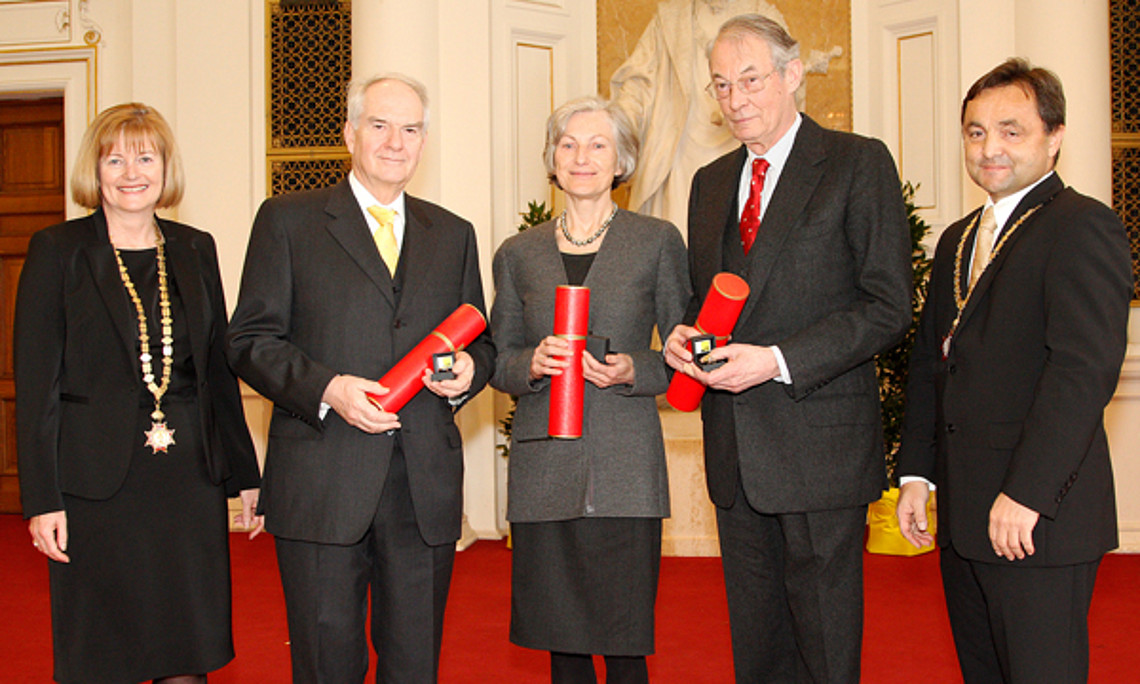 Rektorin Christa Neuper, die geehrten Vorsitzenden Gerhart Wielinger, Irmgard Griss, Werner Tessmar-Pfohl, Rektor a.D. Alfred Gutschelhofer (v.l.)