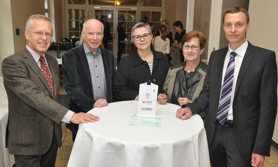 Kreativitätsforschung verbindet: Peter Holzer, (Meduni Graz) Reinhard Kannonier (Kunstuni Linz), Vizerektorin Renate Dworczak, Ingrid Heuberger (Stadt Graz) und der Wissenschafter Andreas Fink. Fotos: Uni Graz/Tzivanopoulos