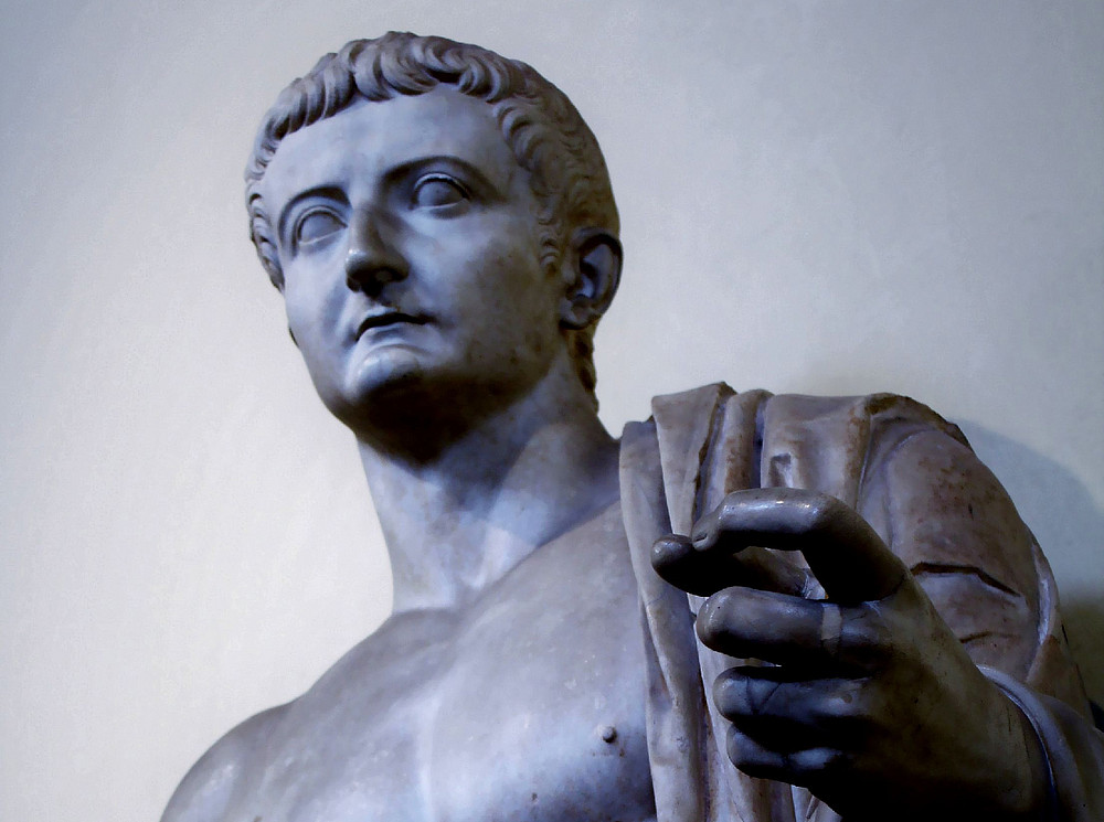 Roman statue 