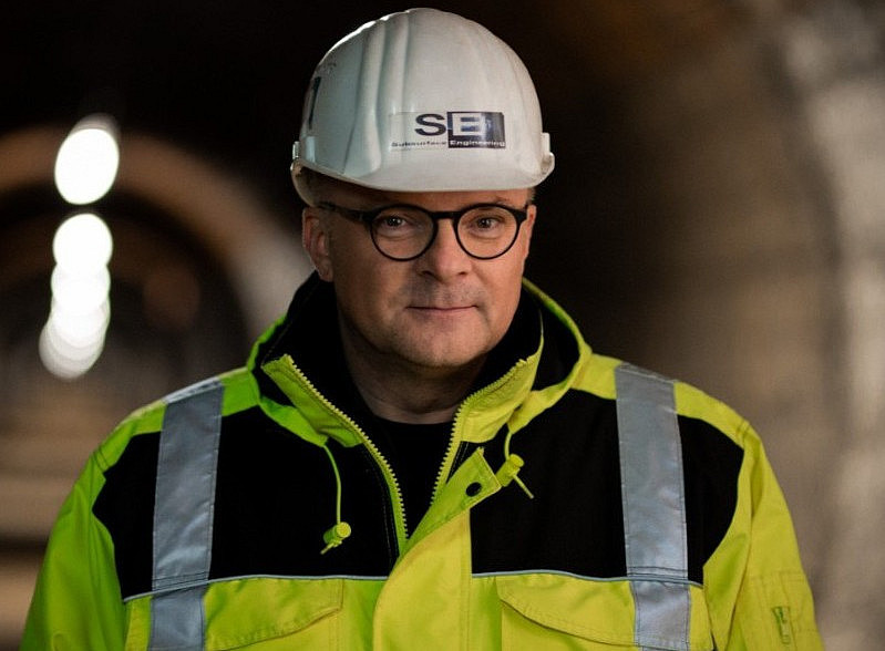 Robert Galler an einem Tunneleingang ©Robert Galler