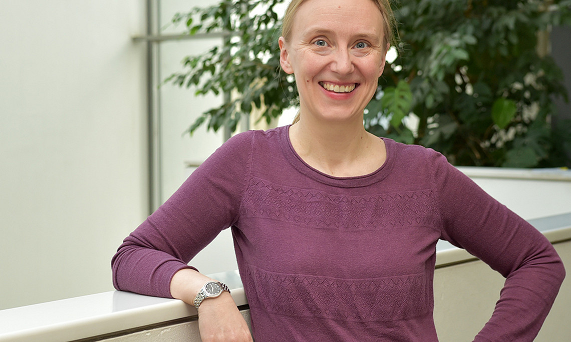 Die Sprachwissenschaftlerin und Anglistin Anouschka Foltz ist eine der acht Forscherinnen, die anlässlich des Frauentags erzählen, wie sie ihre Arbeit in der Wissenschaft erleben. Foto: Uni Graz/Leljak. 