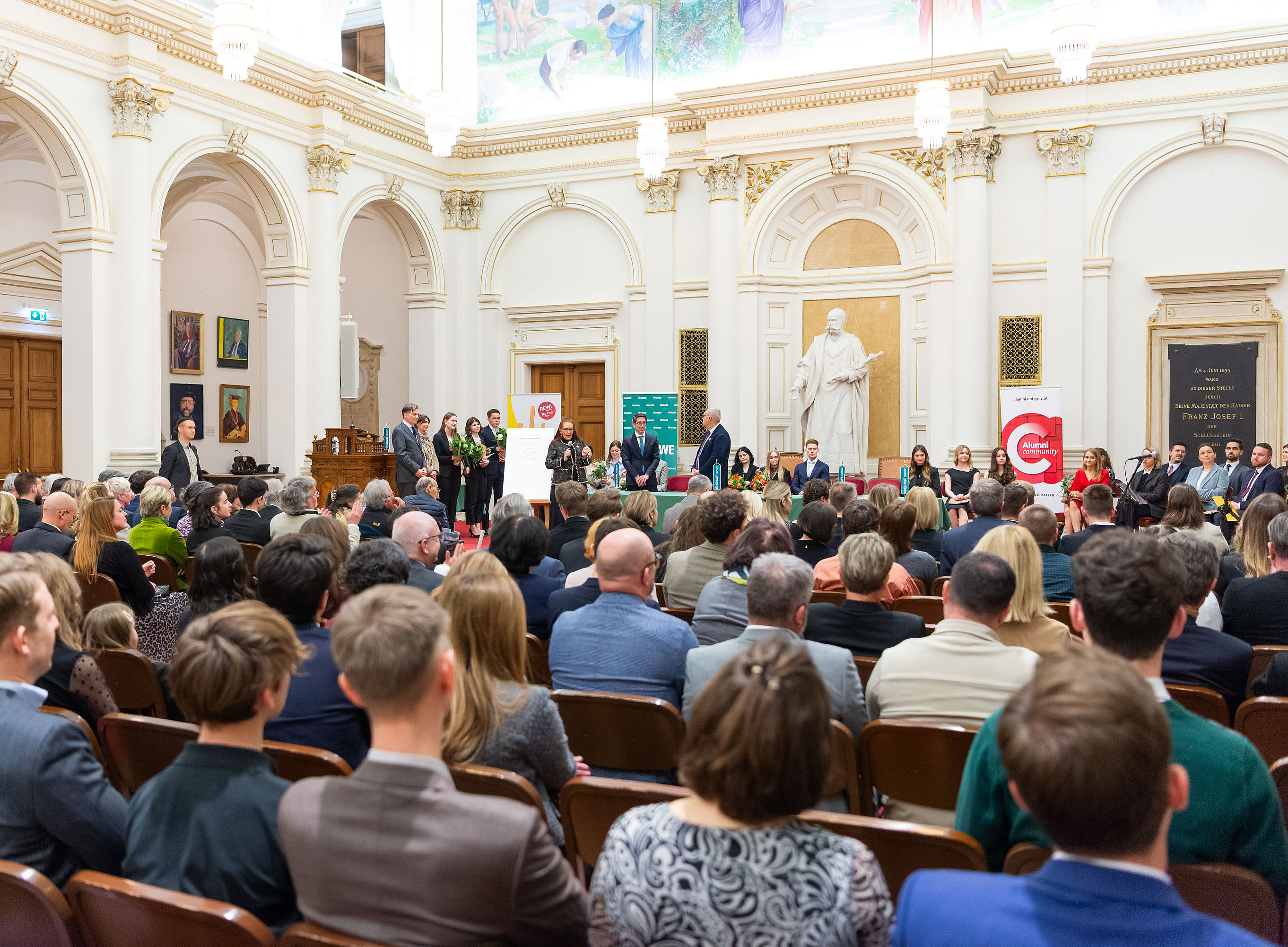 Die Aula der Universität Graz bot einen feierlichen Rahmen für die Best of REWI-Preisverleihung 2025. ©Uni Graz/Koenigshofer
