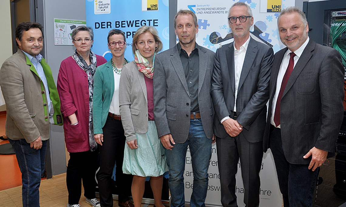 Symbiose von Sport, Gesellschaft und Politik: Alfred Gutschelhofer, Vizerektorin Renate Dworczak, Sylvia Titze, Kristina Edlinger-Ploder, Gerhard Tschakert, Kurt Völkl und Gernot Brunner (v.l.) Foto: Uni Graz/Schweiger 