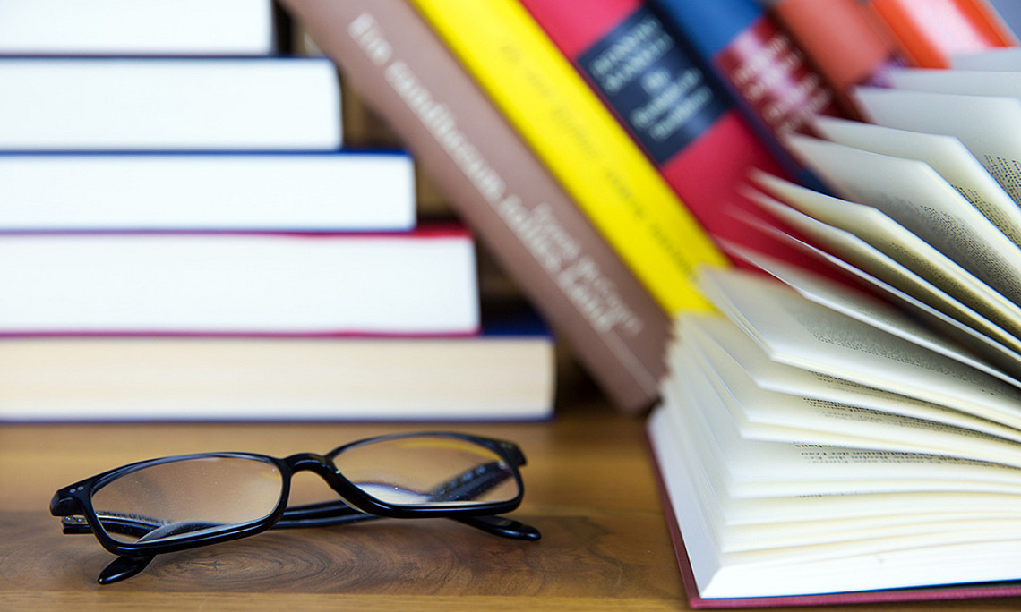Bücher und Brille Foto: pixabay