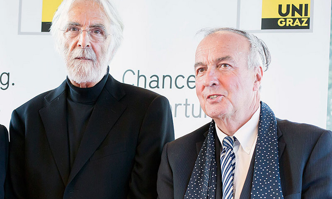 Gerhard Larcher (re.) und Michael Haneke arbeiten seit über 20 Jahren im Rahmen des Schwerpunkts "Film und Theologie" zusammen. Foto: Marija Kanizaj