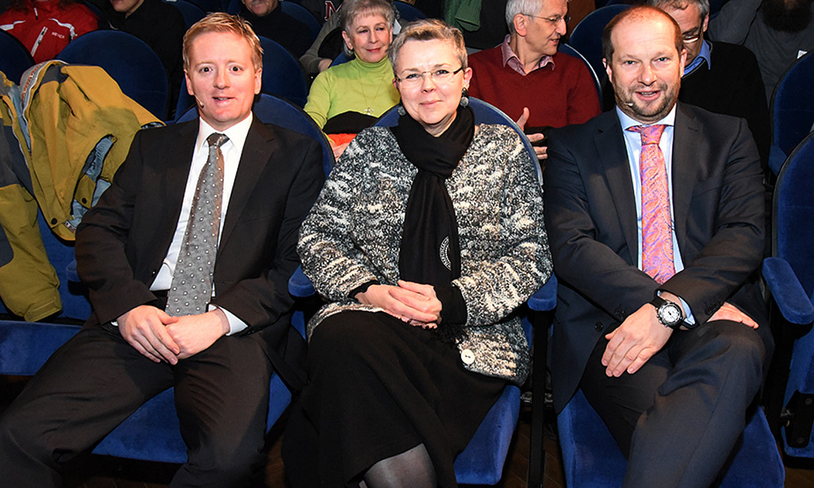 Großes Kino fürs Mittelalter: Science & Cinema-„Regisseur“ Fritz Treiber, Vizerektorin Renate Dworczak und Historiker Johannes Giessauf (v.l.) Foto: Uni Graz/Schweiger 