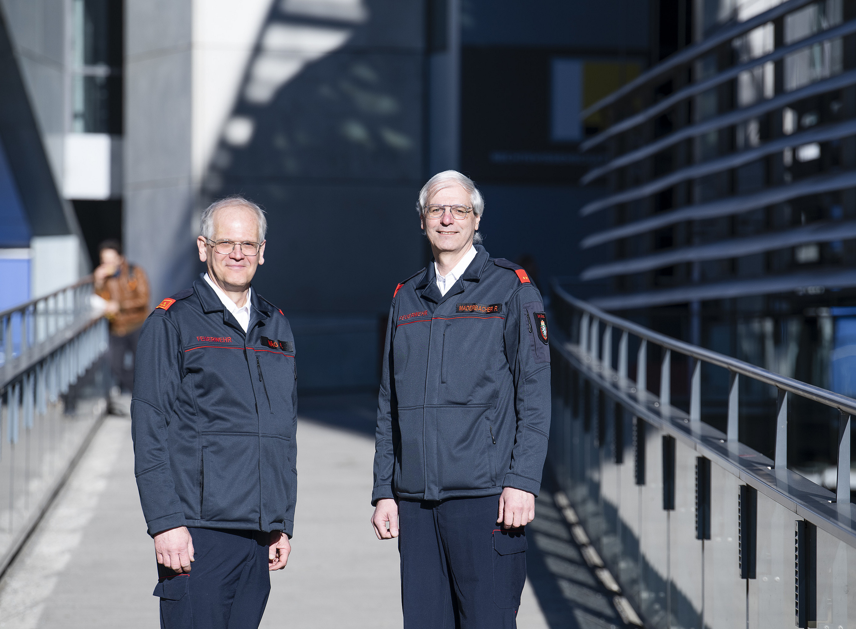 Zwei Männer in Feuerwehruniform ©Uni Graz/Tzivanopoulos