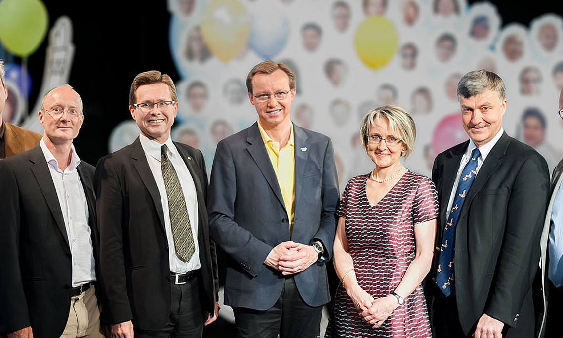 „Geburtstagskinder“ und Gratulanten: Baumgartner, Sass, Polaschek, Kirchengast, Steiner, Steininger und Grabensberger (v.l.) Foto: Deinhammer 