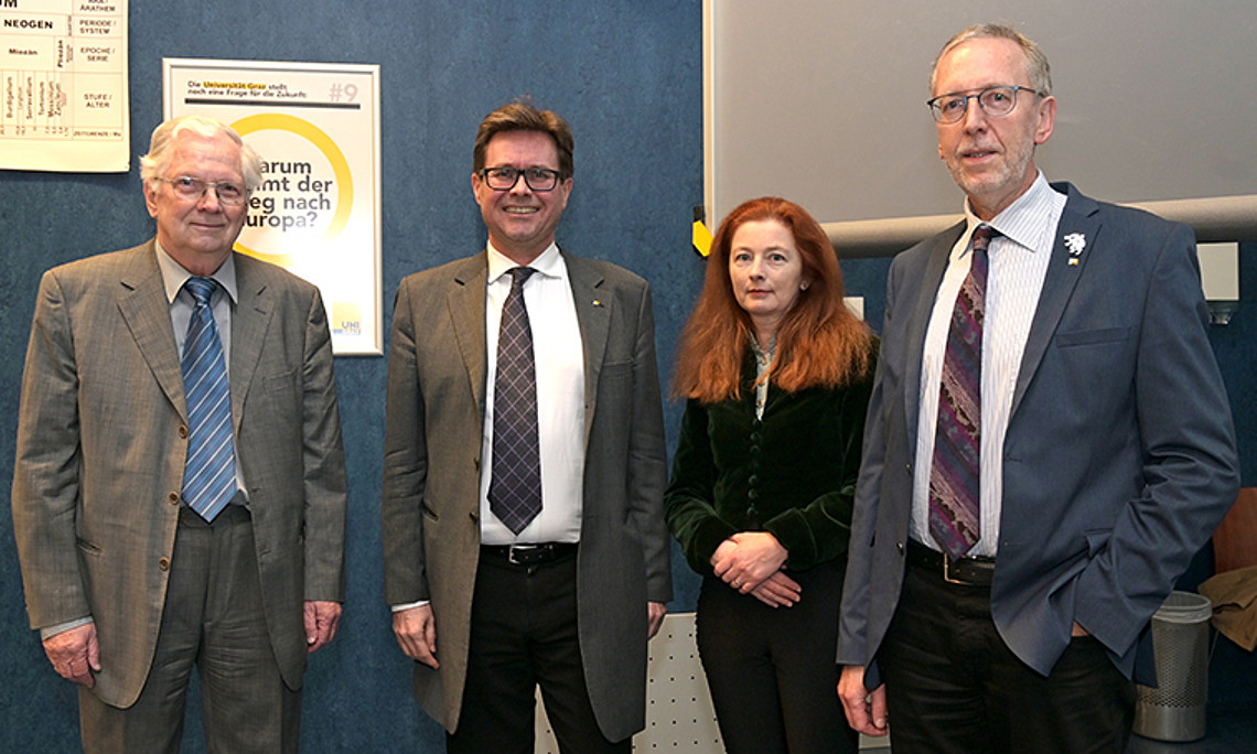 Reinhard Härtel, Rektor Martin Polaschek, Elke Hammer-Luza und Wernfried Hofmeister (v.l.). Foto: Uni Graz/Leljak.