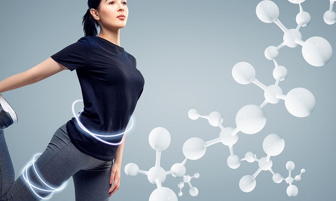 Sportliche Frau beim Stretching