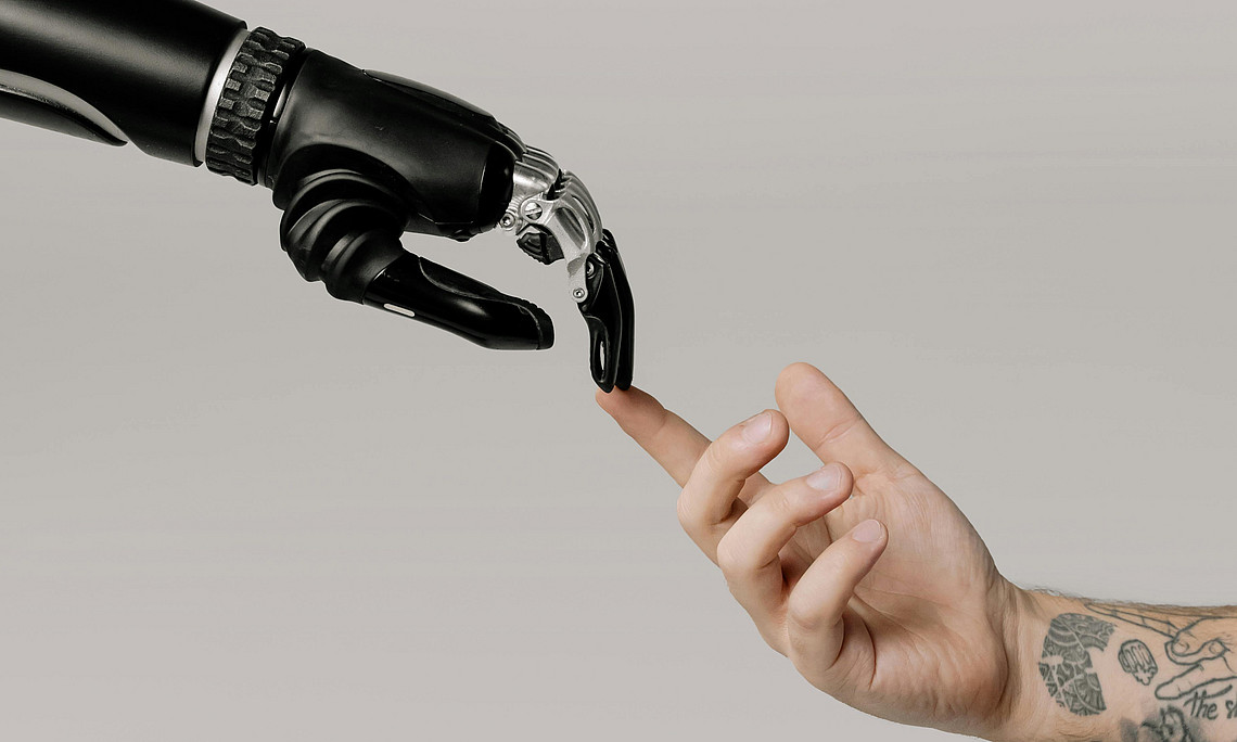 Mensch und Maschine: Wie der AI Act Künstliche Intelligenz reguliert
