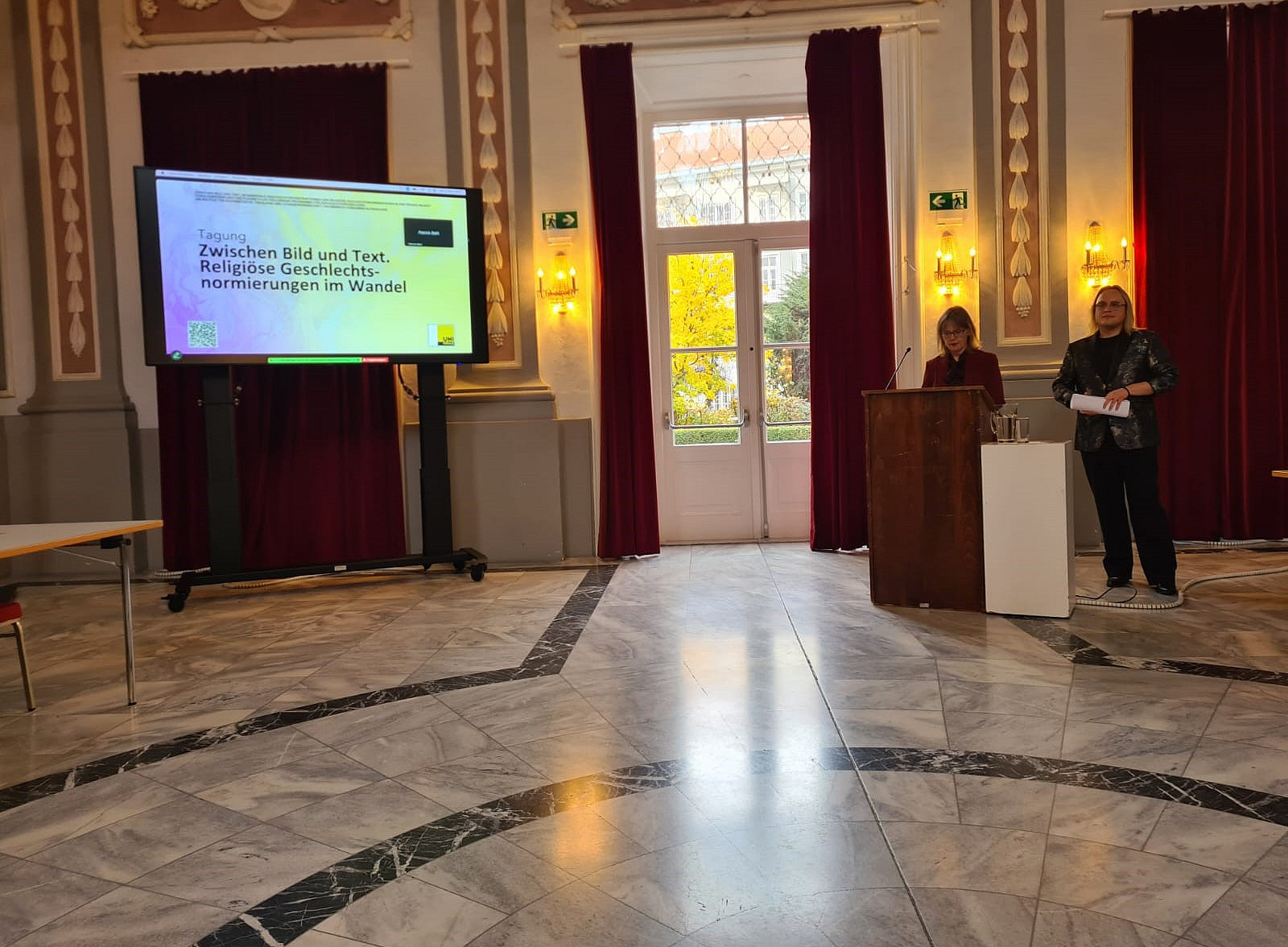 Darstellung der Referierenden Martina Bär und Benedikt Bauer 