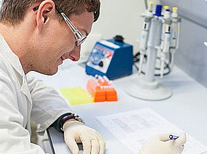 Man in a laboratory ©BioTechMed-Graz