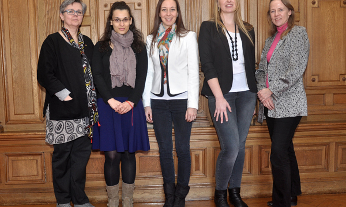 Vizerektorin Renate Dworczak, Maria Petkovska, Sandra Prasch, Daniela Schwab und AKGL-Vorsitzende Katharina Scherke (v.l.).