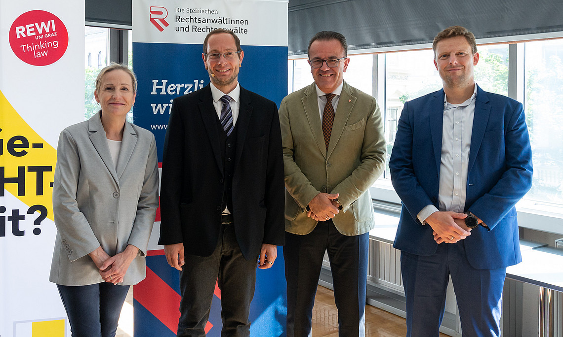 Ein Gruppenfoto des Veranstaltungsteams und Vortragenden