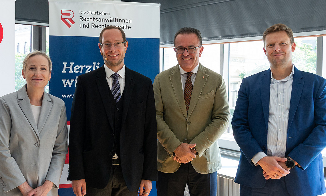 Ein Gruppenfoto des Veranstaltungsteams und Vortragenden