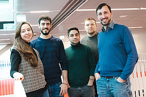 Diana Shakirova, Adrià Conós Valero, Masoud Hamidi, Sergei Gladyshev and Thomas Weiss, standing in der university library