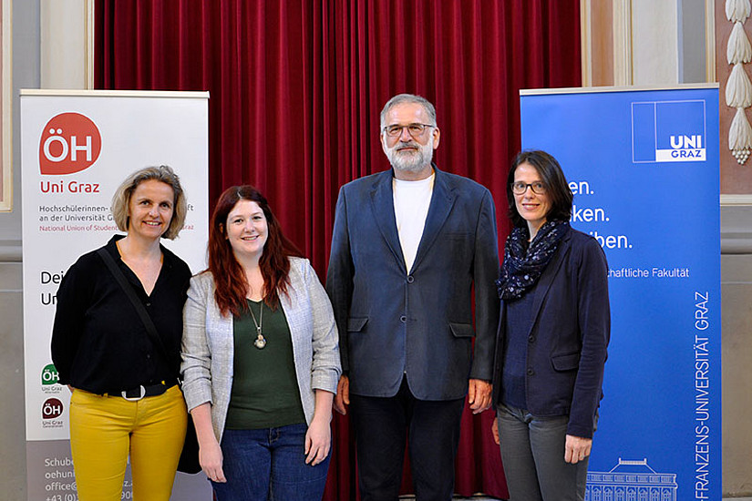 Eröffnet wurde die Messe von Katharina Deman (GEWI-Dekanat), Nina Kieweg (ÖH), GEWI-Dekan Michael Walter und Gudrun Salmhofer (Lehr- und Studienservices), v.l.