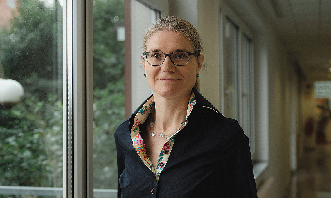 Portrait of Hermine Mitter in a corridor in the department building