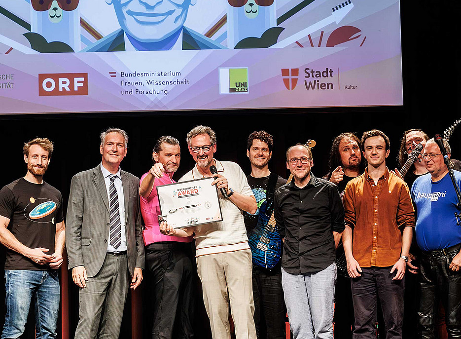 vrnl: Martin Moder/Science Busters, Peter Ertl/TU Wien, Martin Puntigam/ Science Busters, Eckart von Hirschhausen/Preisträger OHA 2025, Florian Freistetter/ Science Busters, Cedric Carr/klimadashboard, Peter Weinberger/ Science Busters und Mitglieder der Oberhummer Tribute Band. ©Bianca Kübler