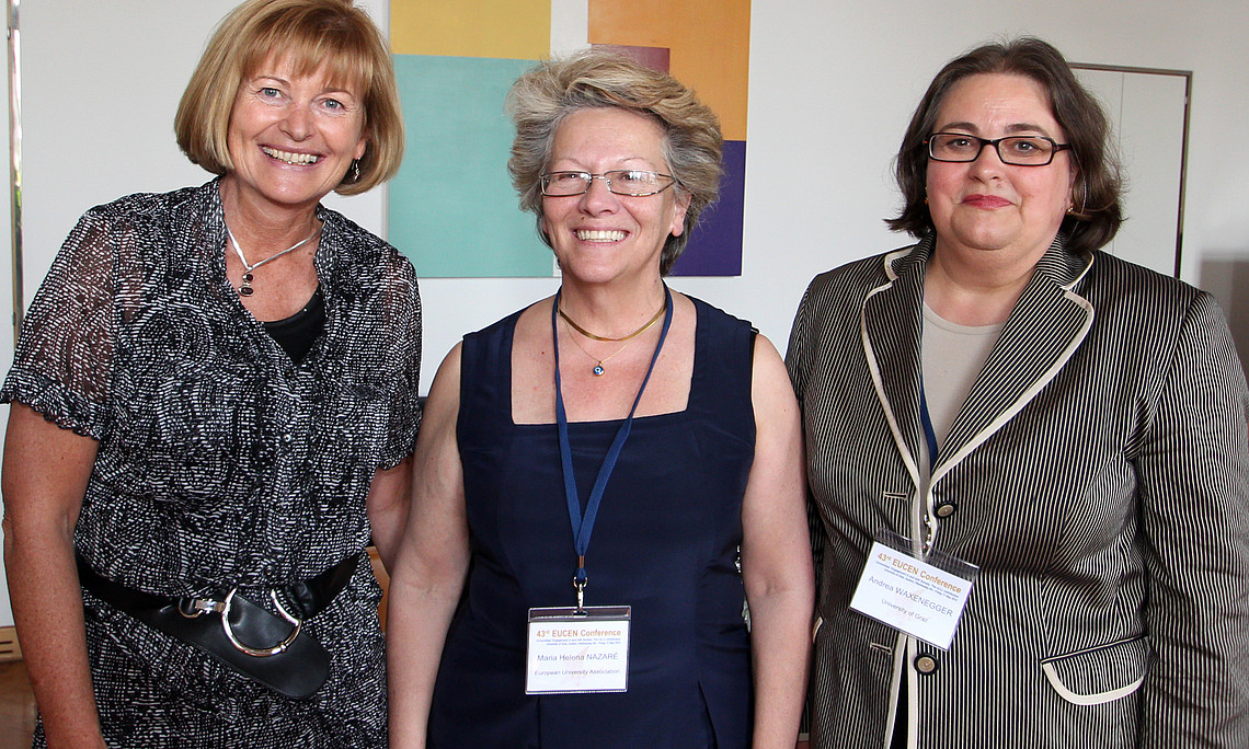 Rektorin Christa Neuper, Prof. Maria Helena Nazaré und Dr. Andrea Waxenegger, Leiterin des Zentrums für Weiterbildung der Uni Graz. (v.l.)