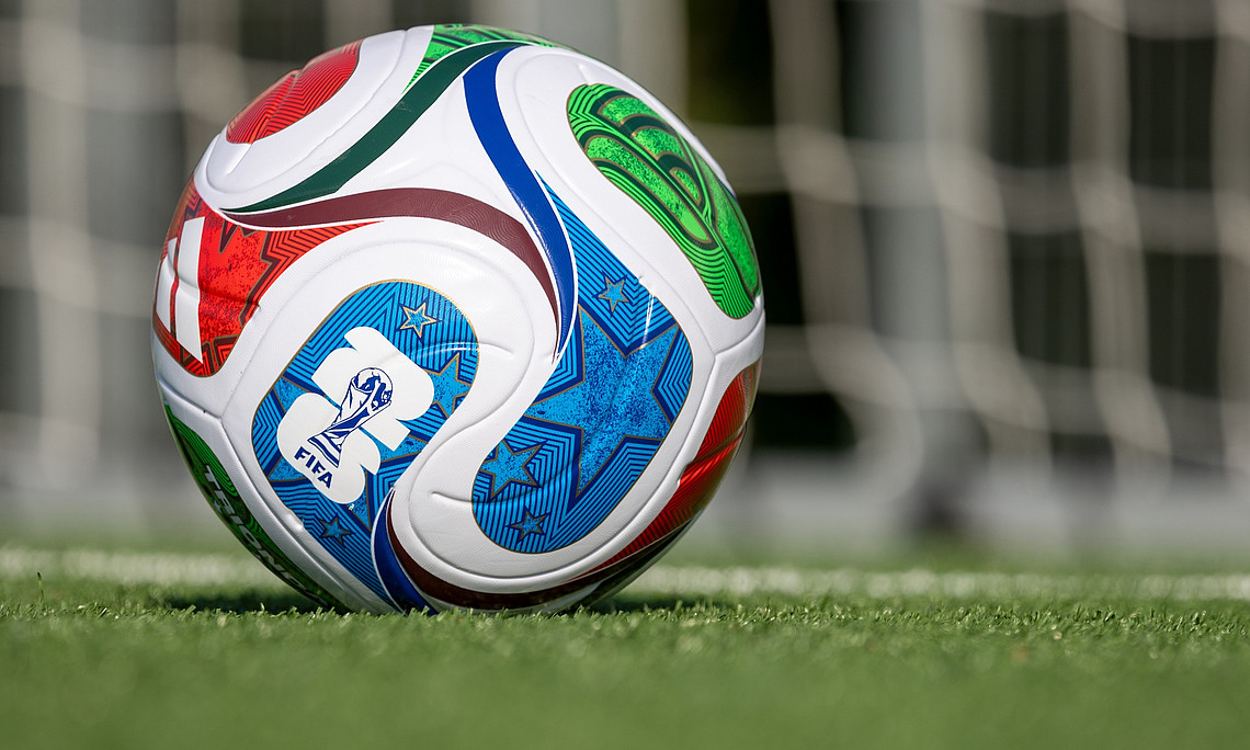 Ein Fußball