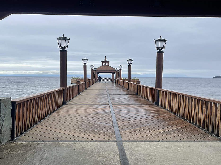 Steg mit schöner Holztäfelung ©Lea Exel | Global Diary