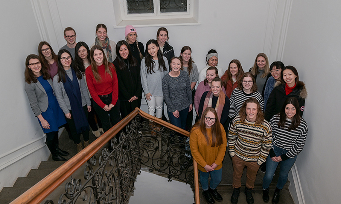 Die TeilnehmerInnen der Winter School mit Edvina Besic und Petra Romero-Schmidt von der Universität Graz. Foto: Uni Graz/Leljak. 