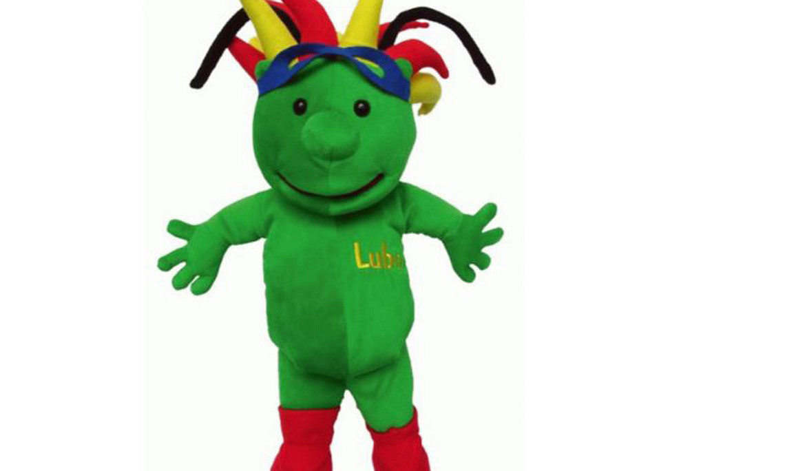 Der Alien Lubo - hier eine Repräsentation als Handpuppe - steht stellvertretend für Kinder, die Probleme beim Lernen oder der sozialen Interaktion haben. 