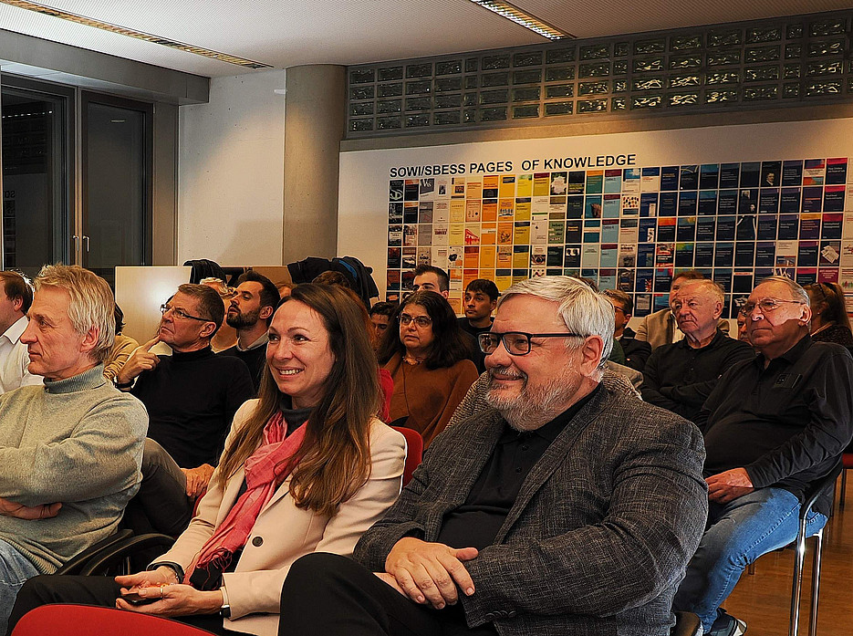 Das Publikum ist von vorne abgebildet. ©Mag. Paulus Mayr