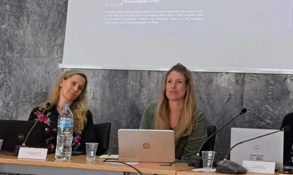 Lisa Heschl and Svitlana Andreichenko holding their presentation