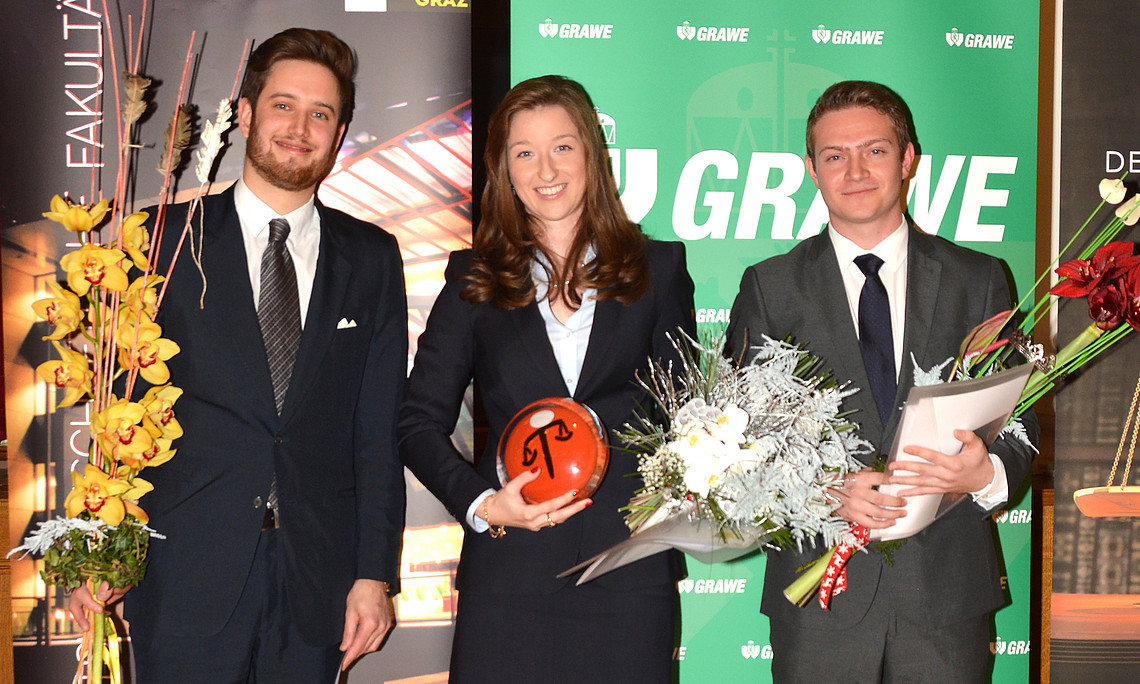 Die Besten der REWI im Studienjahr 2014/15: Katrin Eichinger, Lukas Klever (links) und Otto Ferrari. Foto: foto-meister.at