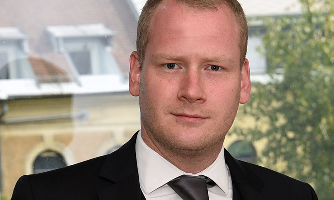 Jurist Christoph Bezemek widmet sich in seiner Forschung unter anderem dem Recht auf freie Meinungsäußerung. Foto: Uni Graz/Pichler