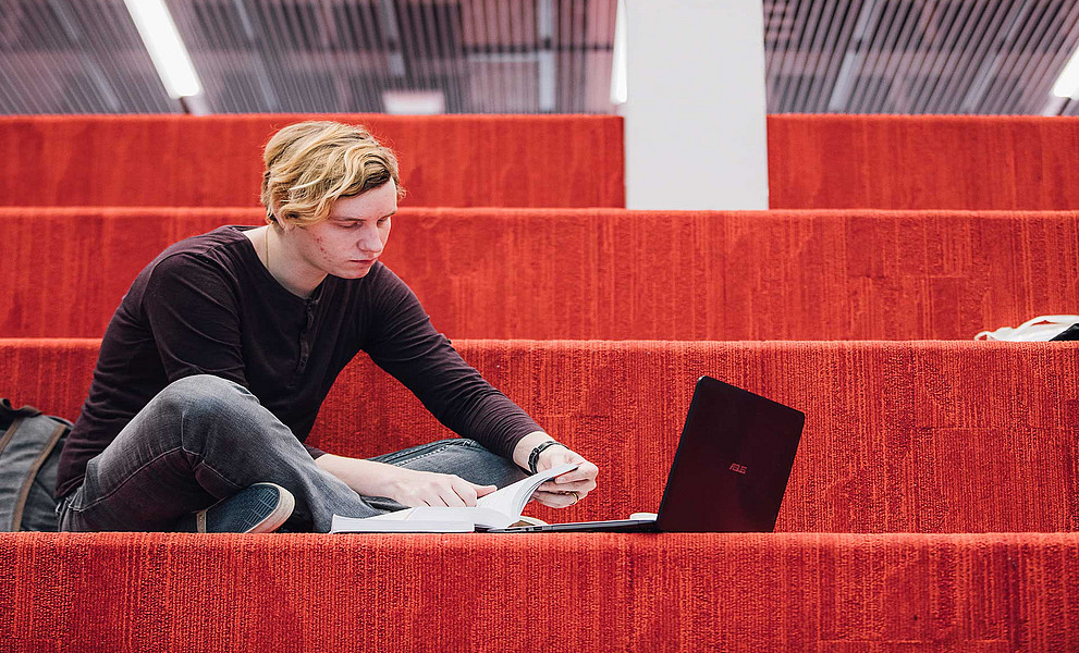 Student mit Laptop 