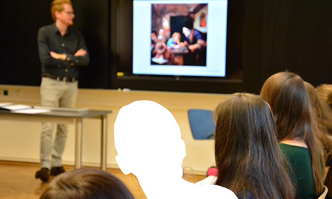 Wie Studierende LehrerInnen in der Bildungsarbeit unterstützen können, ist Teil des Lehrinhalts des Proseminars „Pädagogisches Arbeiten in der Schule im Kontext von Flucht und Asyl“. Foto: IPP. 