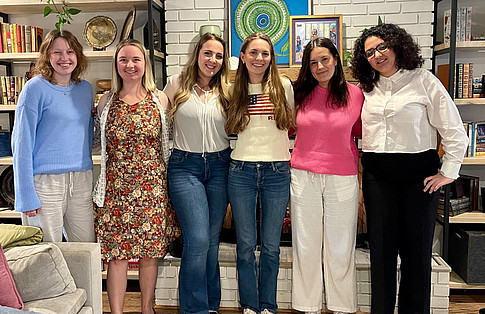 eine Gruppe Menschen ©Lisa Magnes | Global Diary