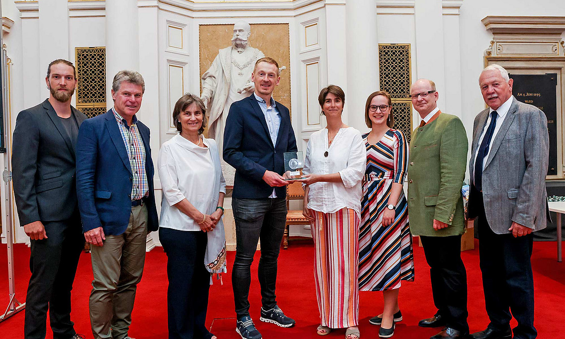 Personengruppe in der Aula der Universität: Richard Mocnik, Udo Beyer, Heike Heinrichs, Andreas Konrad, Mireille van Poppel, Anna Hopper, Gert Bernat, Fritz Blaha