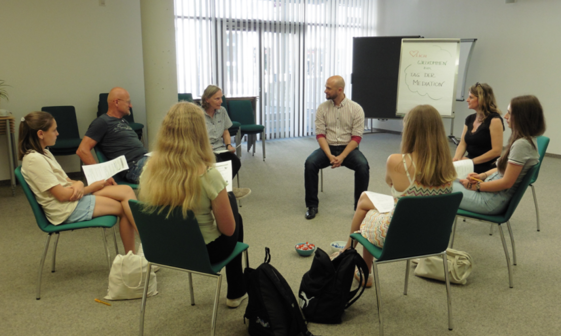 Schulklasse bei einem Workshop