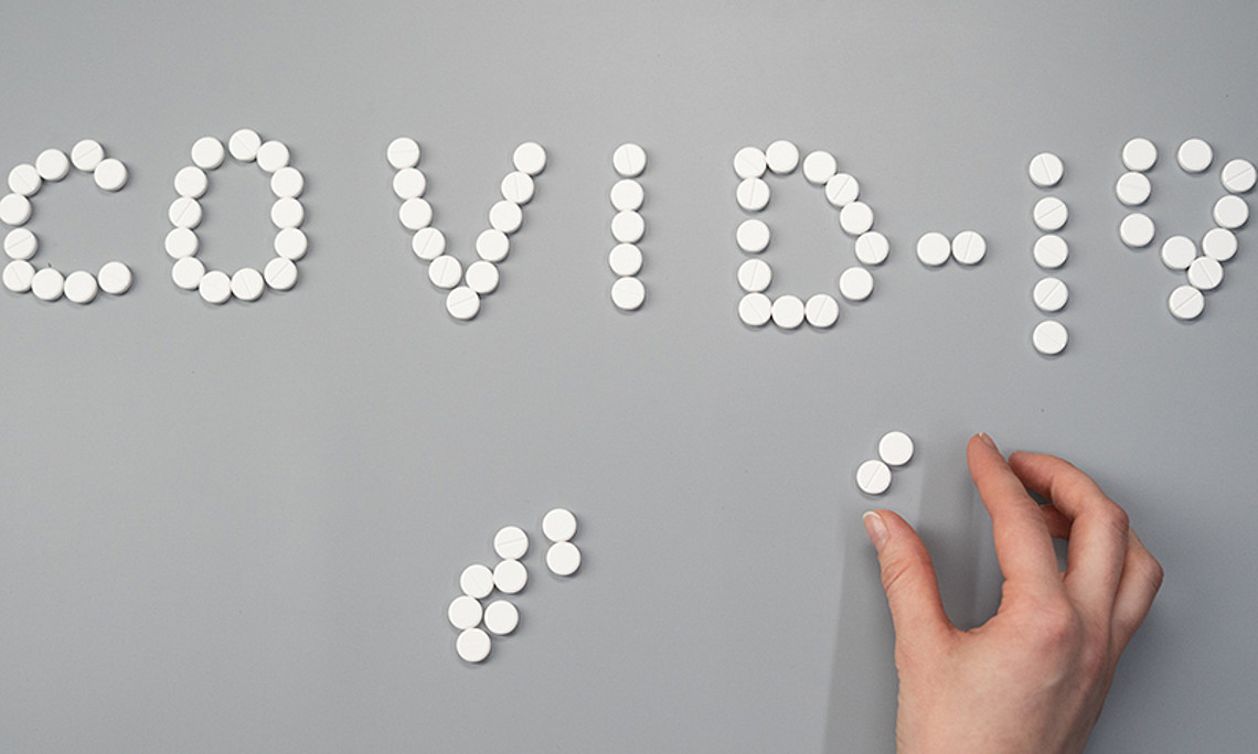 Covid-19 beschäftigt die Forschung intensiv: Nicht nur die Impfstoffsuche, auch die Medikamenten-Entwicklung läuft auf Hochtouren. Foto: cottonbro/pexels.com
