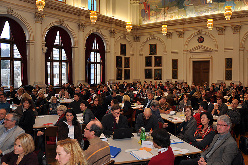 Mehr als 200 VertreterInnen von sechs Hochschulen diskutierten die gemeinsame Curricula-Entwicklung.