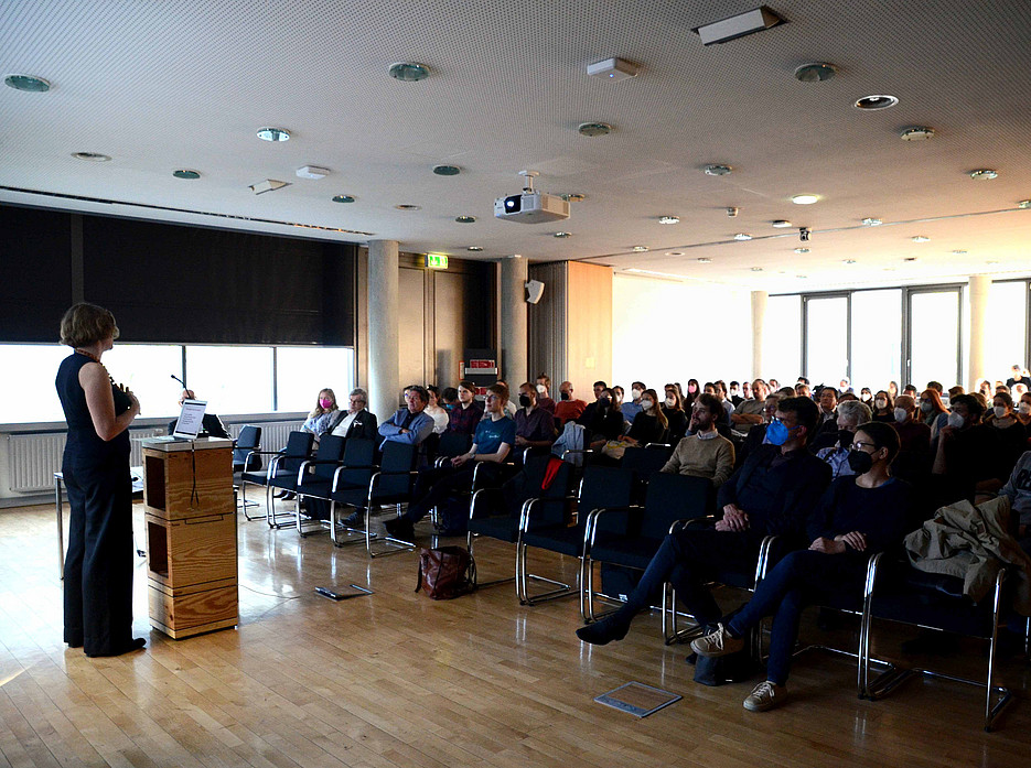 Picture of the speakers and the audience ©Hanna Hof