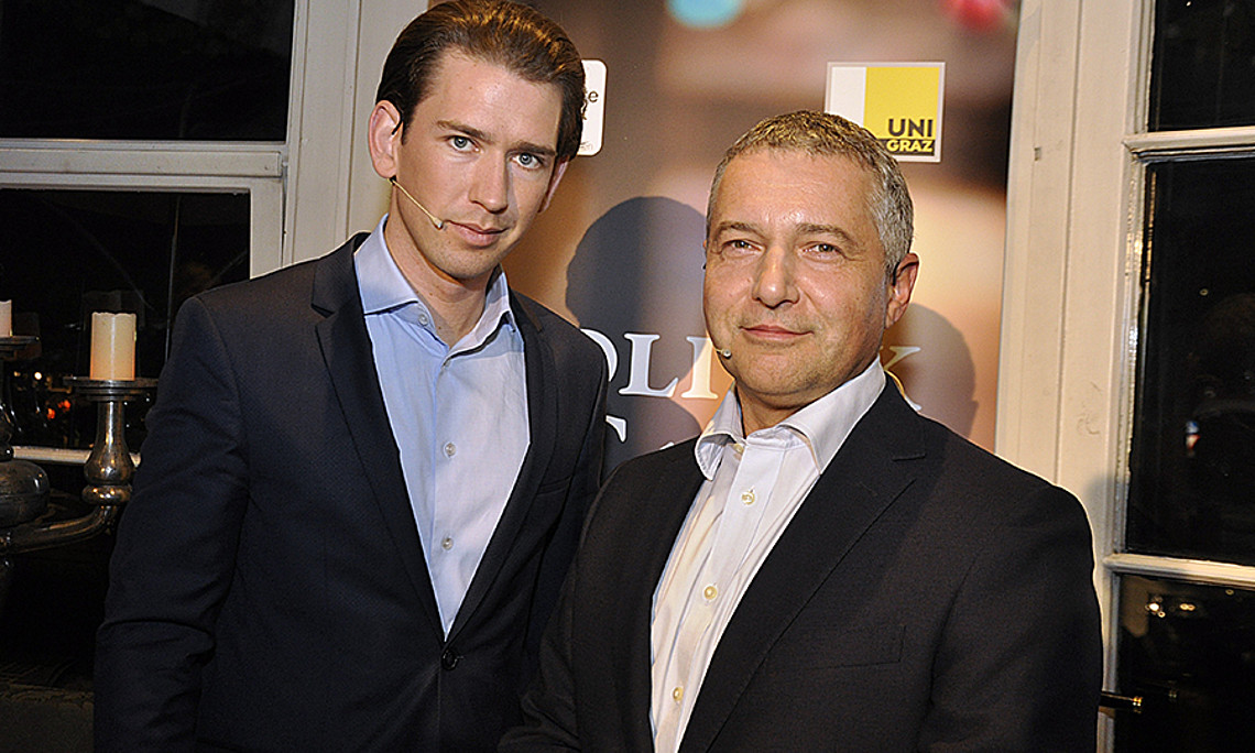 Markus Steppan (rechts) begrüßte Außenminister Kurz im Politk Café. Foto: Uni Graz/Teubenbacher