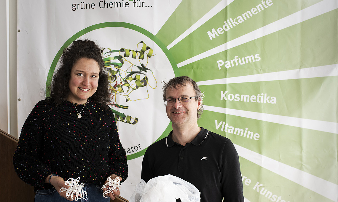 PhD-Student Klara Bangert with Professor Wolfgang Kroutil 