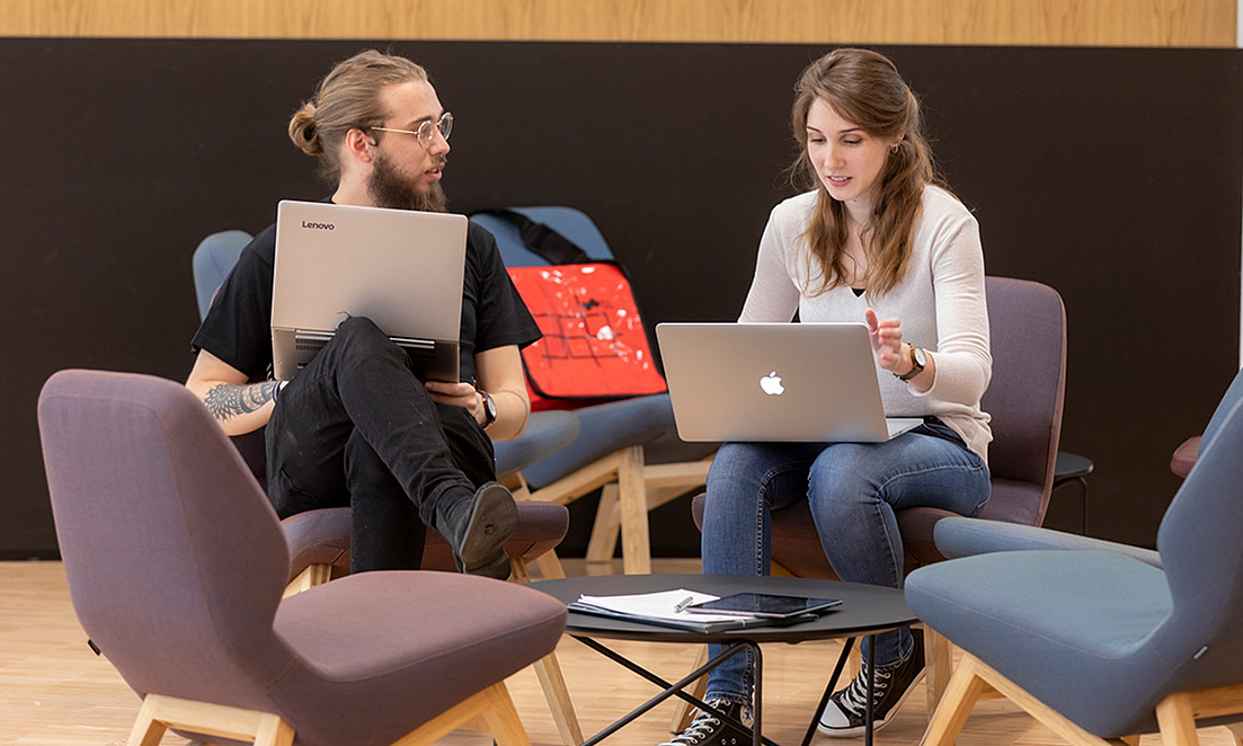 Das gemeinsame Studium der Universität Graz und der TU Graz bietet eine interdisziplinäre Ausbildung an der Schnittstelle von Informatik, Wirtschaftswissenschaften, Soziologie, Psychologie und Rechtswissenschaften: Foto: Lunghammer TU Graz