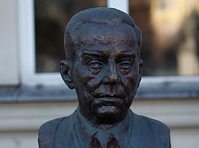 Ivo Andric ist Absolvent der Uni Graz und erhielt 1961 den Nobelpreis für Literatur. Eine Büste vor dem Wall-Gebäude erinnert an ihn. 