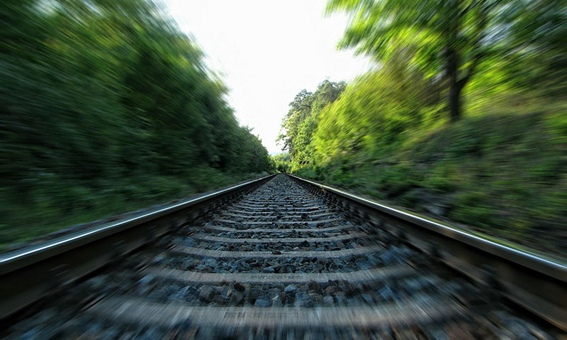 Menschen, die auf der Flucht sind, haben Anspruch auf Grundversorgung. Ihre finanzielle Unterstützung fällt allerdings weit geringer aus als für österreichische Staatsbürger in finanzieller Notlage. Foto: jingoba/pixabay.com