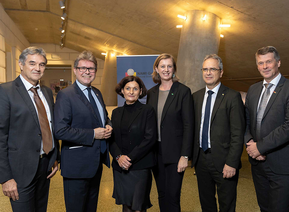 Uni-Graz-Vicerector Joachim Reidl, Minister Martin Polaschek, TU-Vicerector Andrea Höglinger, Barbara Eibinger-Miedl, Uni-Rector Peter Riedler und TU-Rector Horst Bischof (left to right) ©© Helmut Lunghammer