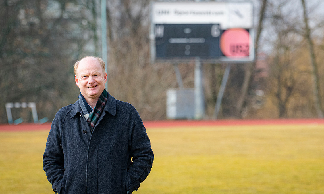Gert Bernat leitet seit 18 Jahren das USI. Eine Aufgabe, die er gerne und mit viel Freude macht. Sein Credo: „Freizeit-Sport soll leistbar sein.“ Foto: Uni Graz/Tzivanopoulos