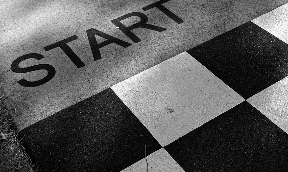 Schriftzug Start auf Boden