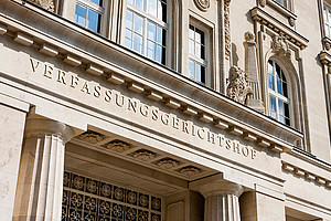 Bild Eingang Verfassungsgerichtshof